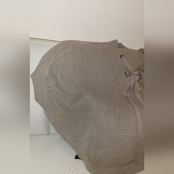 C Bat Wing Tan Sweater size M - Picture 5 of 8